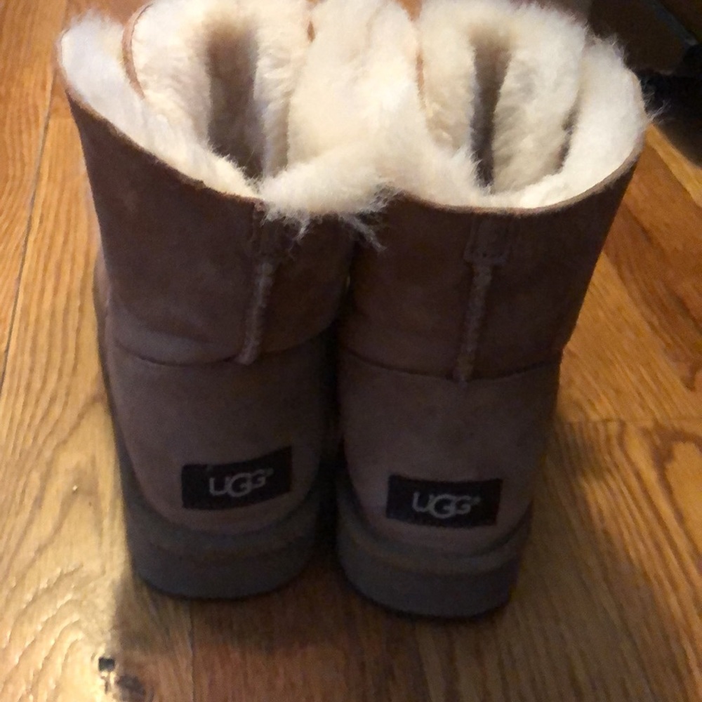 Uggs - image 2